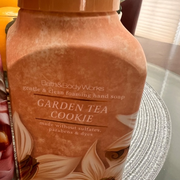 ***SALE***Bath and Body Works Spring 2025 Foaming Hand Soaps NWT - Picture 3 of 5